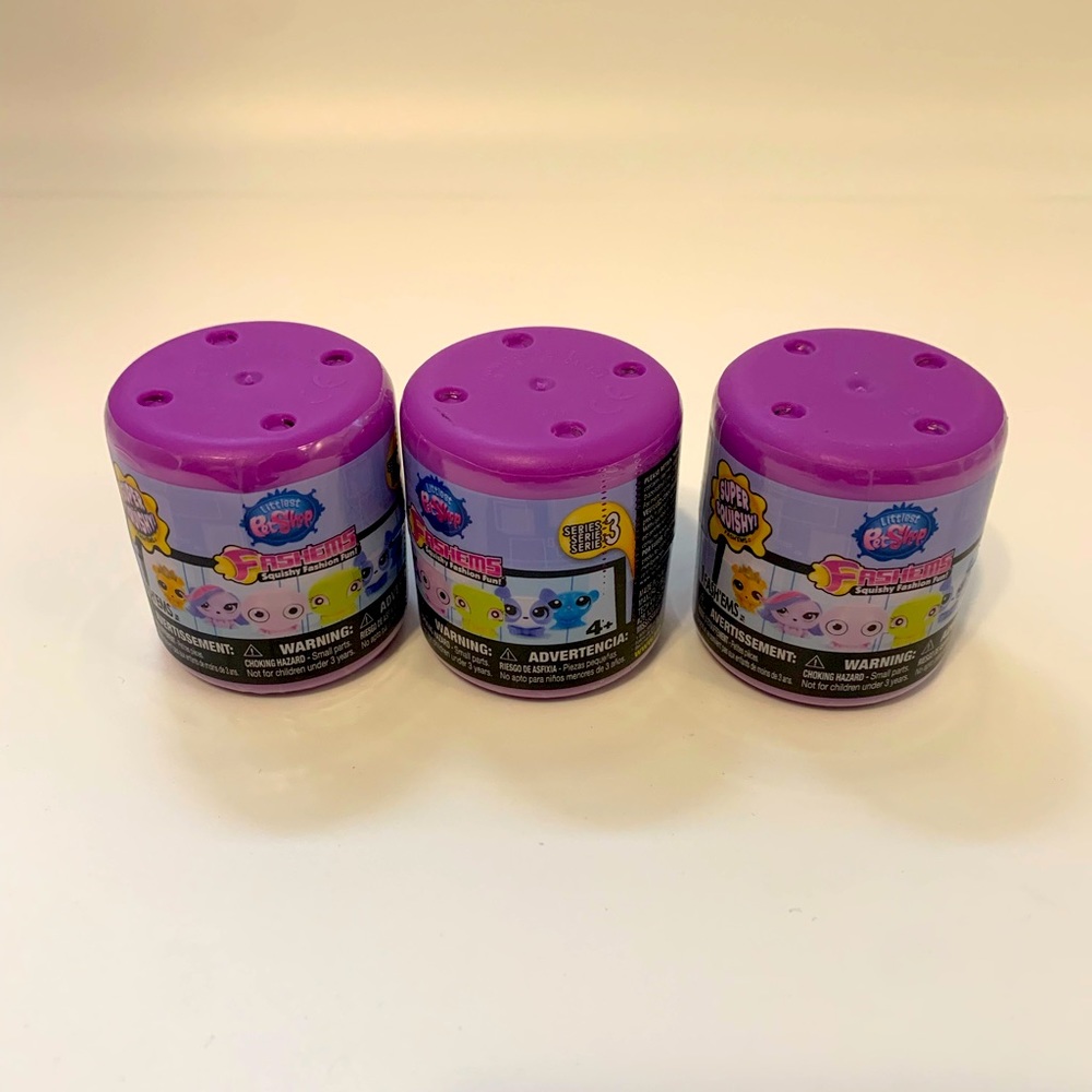 The Littlest Pet Shop series 3 bundle of (3) random blind capsules